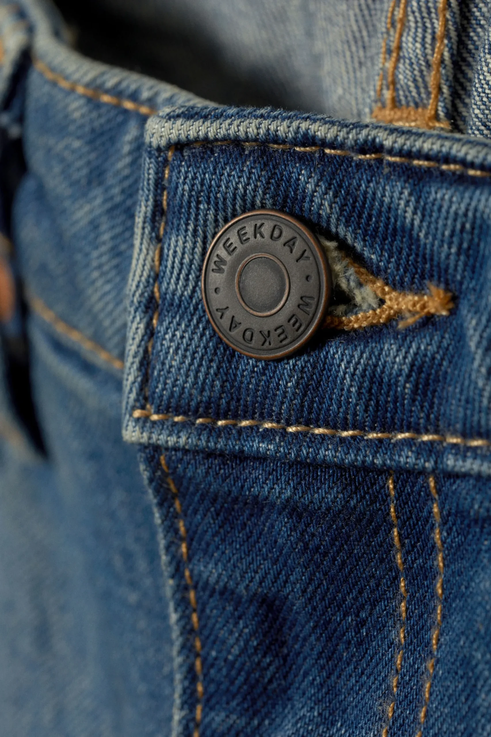 arrow_low_waist_regular_straight_leg_jeans_5-4.webp Weekday Jeans<ARROW LOW WAIST REGULAR STRAIGHT LEG JEANS