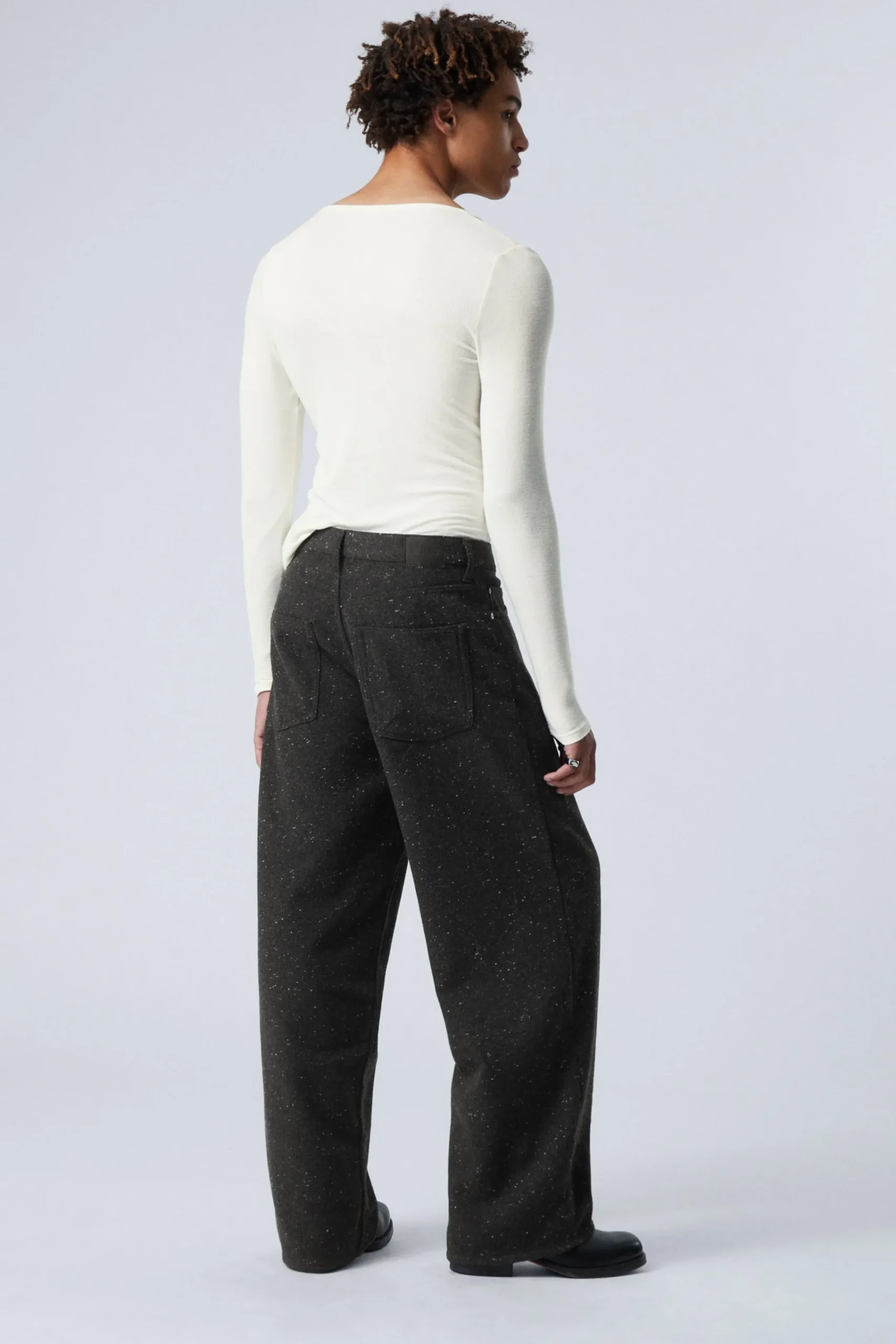 astro_loose_baggy_neps_suit_trousers_3.webp Weekday Byxor<ASTRO LOOSE BAGGY NEPS SUIT TROUSERS