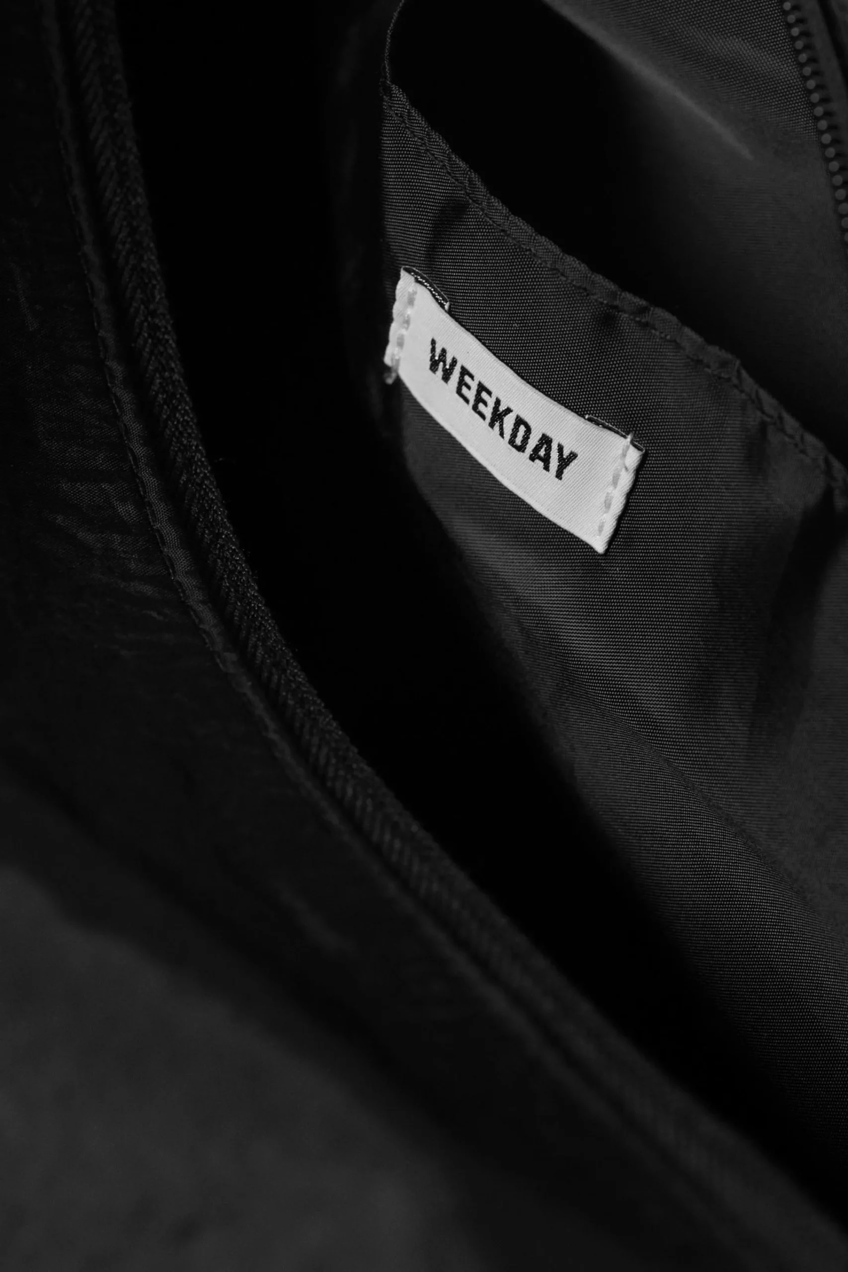 crossbodyvska_av_samira_3.webp Weekday Väskor<CROSSBODY-VÄSKA AV SAMIRA