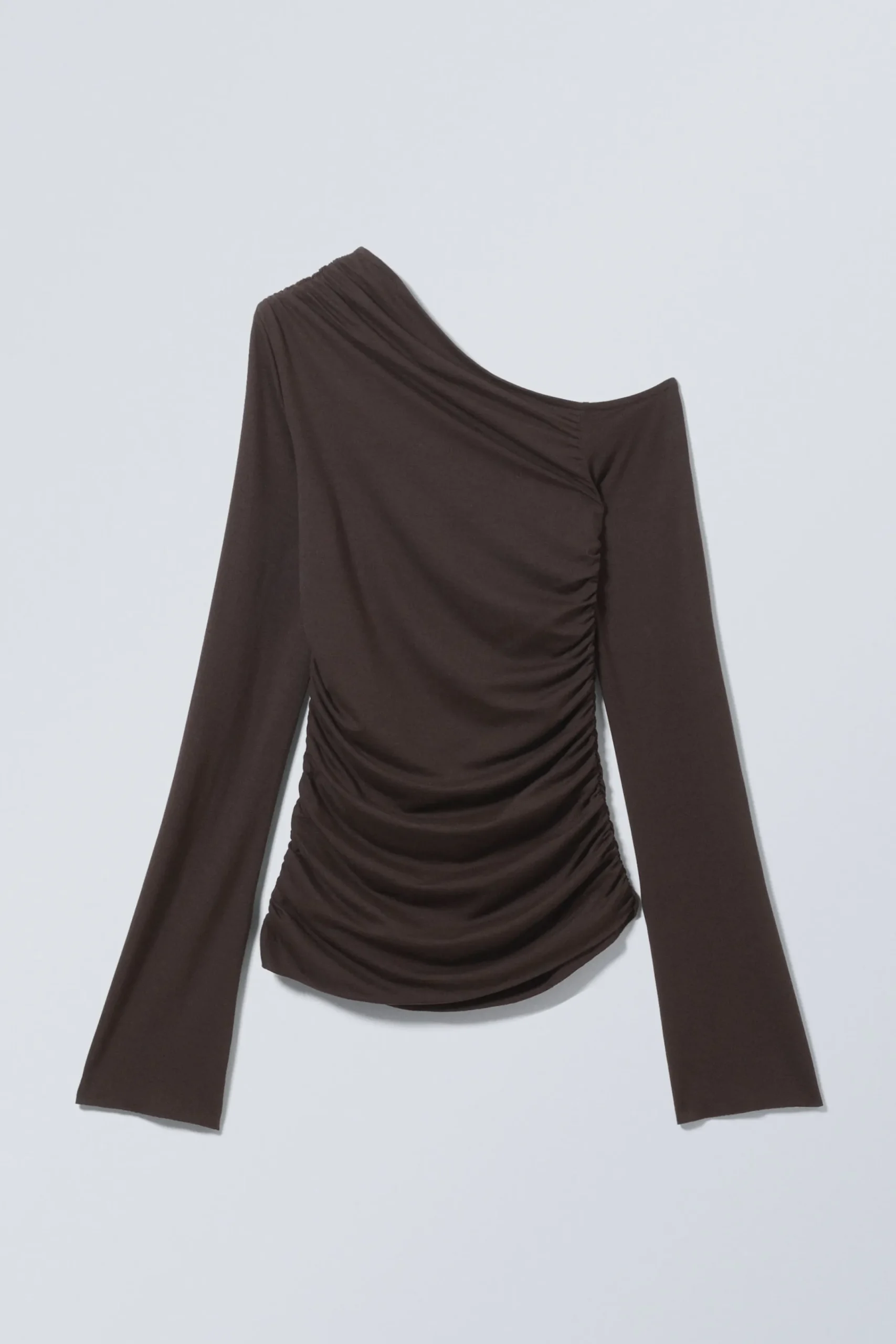 draperad_asymmetrisk_lyocelltopp_3.webp Weekday Toppar<DRAPERAD ASYMMETRISK LYOCELL-TOPP