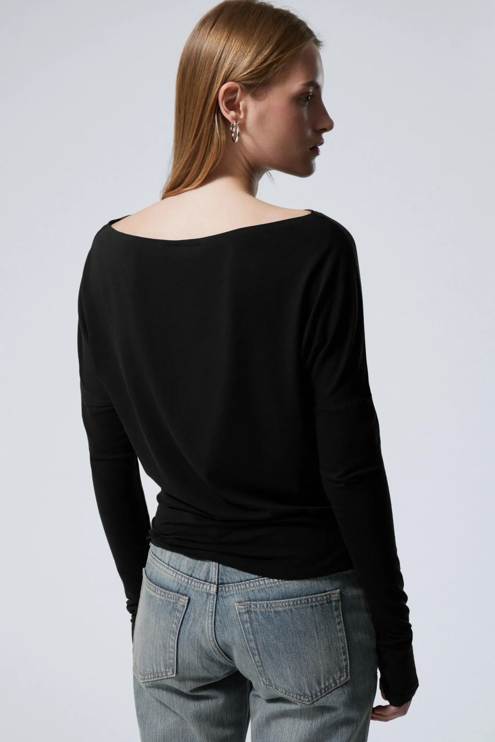 draperad_lngrmad_topp_i_lyocell_3-1.webp Weekday Toppar<DRAPERAD LÅNGÄRMAD TOPP I LYOCELL