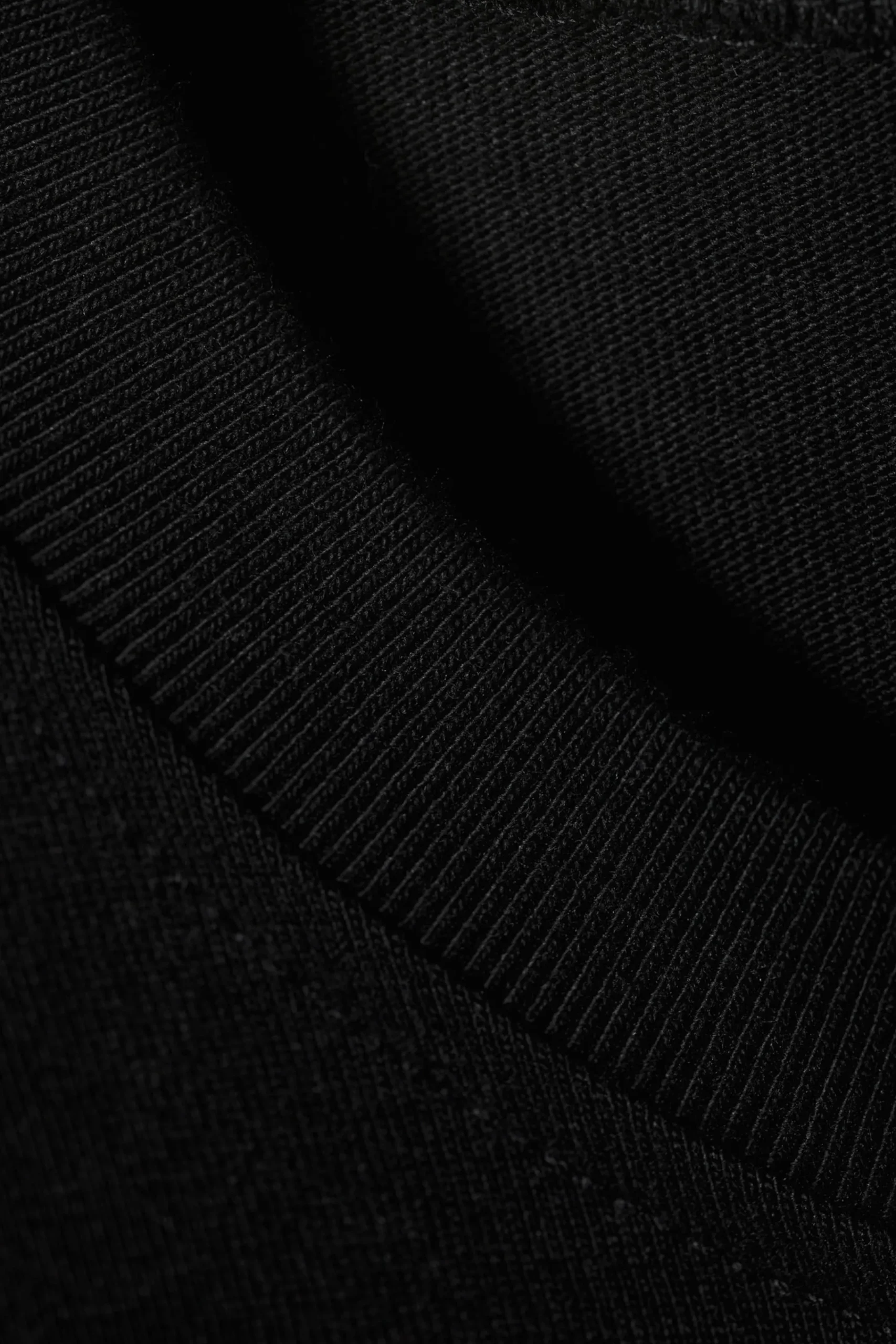 en_oversized_lngrmad_tshirt_4-1.webp Weekday Basplagg | Toppar<EN OVERSIZED LÅNGÄRMAD T-SHIRT