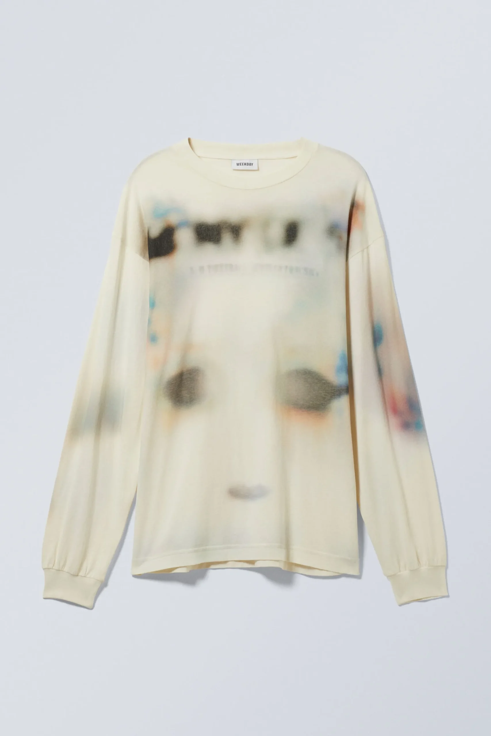 grafisk_oversized_lngrmad_tshirt_2.webp Weekday Graphics | T-Shirtar & Toppar<GRAFISK OVERSIZED LÅNGÄRMAD T-SHIRT