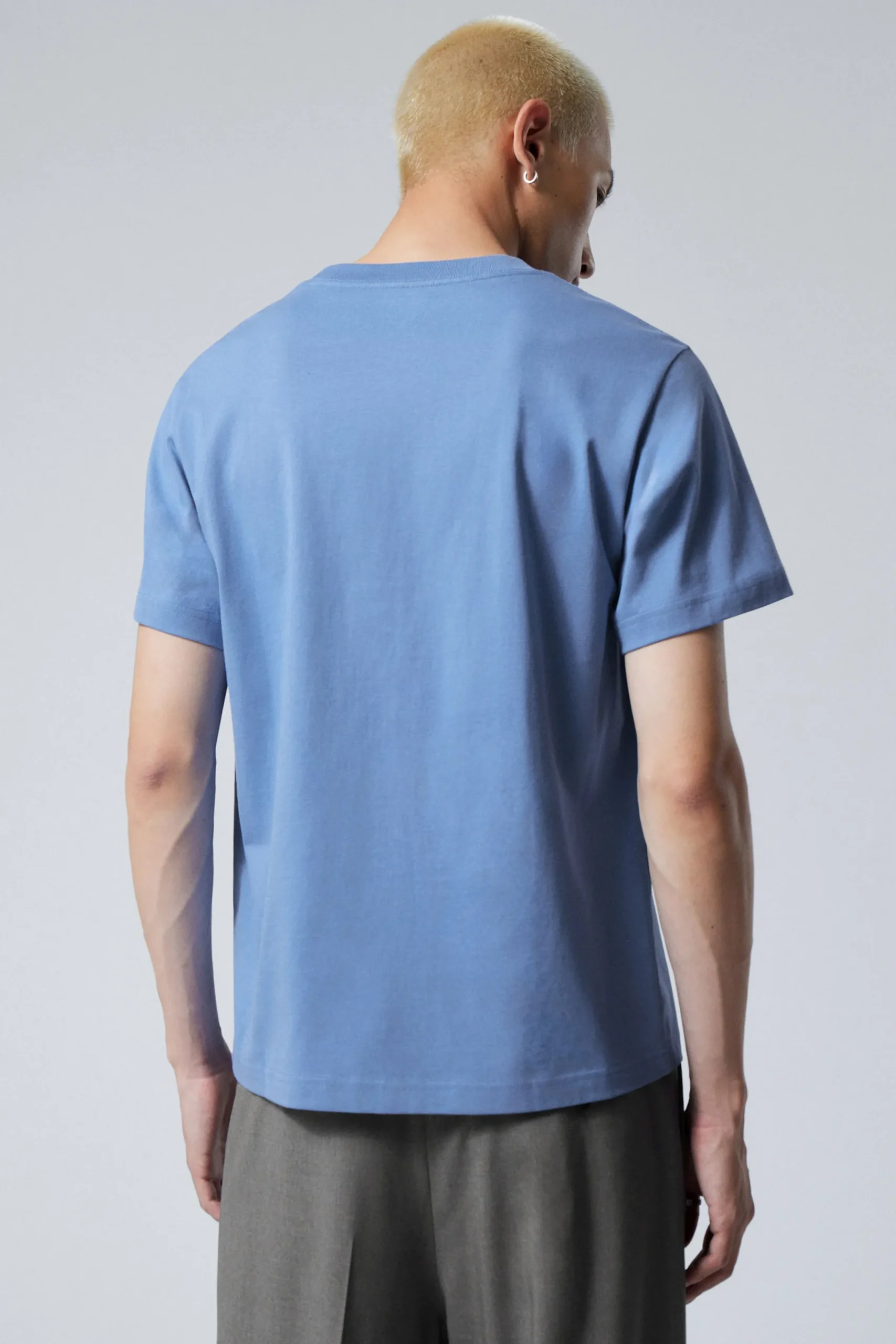 kraftig_kort_boxig_tshirt_3-2.webp Weekday Basplagg | T-Shirtar & Toppar<KRAFTIG KORT BOXIG T-SHIRT