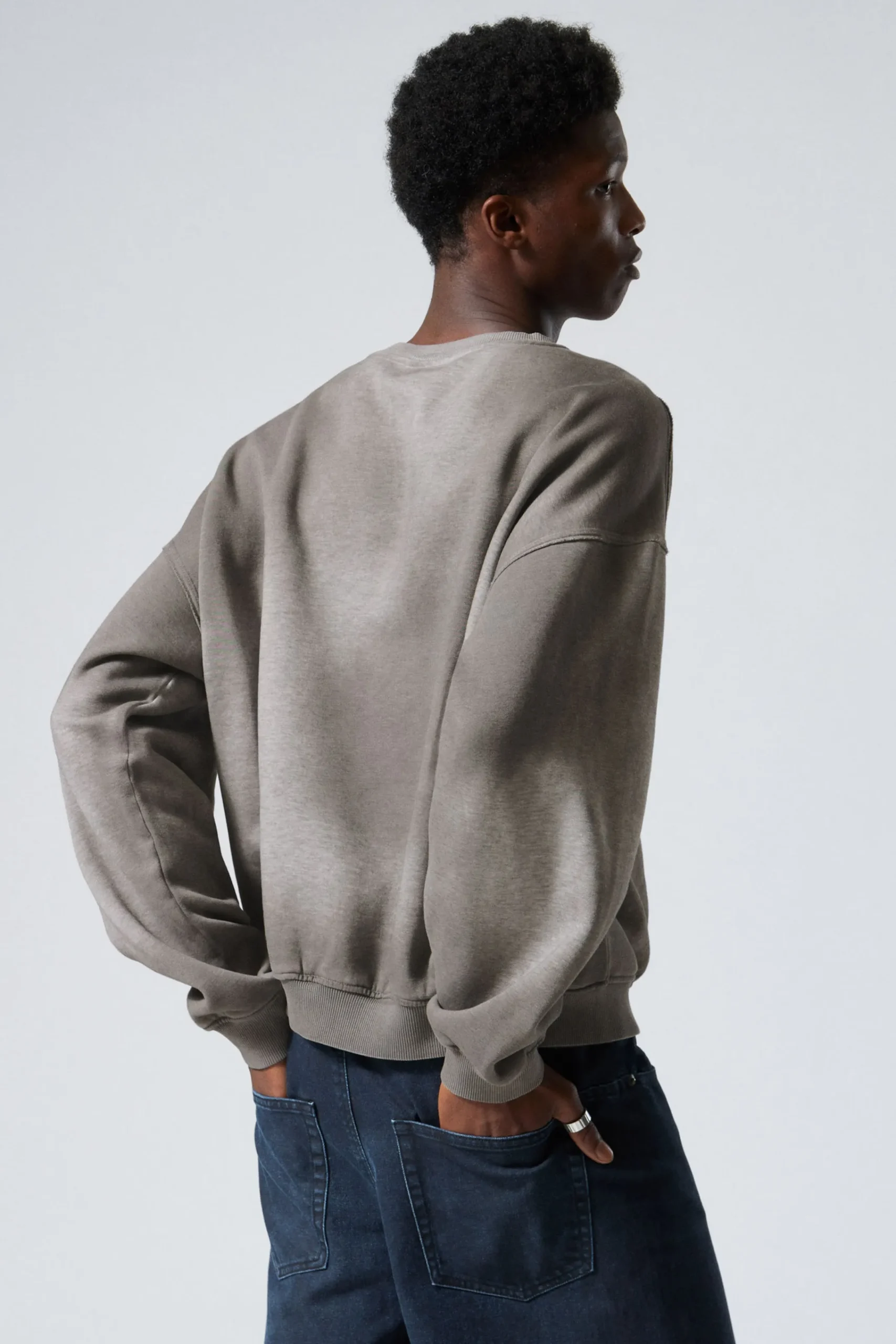 ledig_grafisk_sweatshirt_3.webp Weekday Graphics | Sweatshirts<LEDIG GRAFISK SWEATSHIRT
