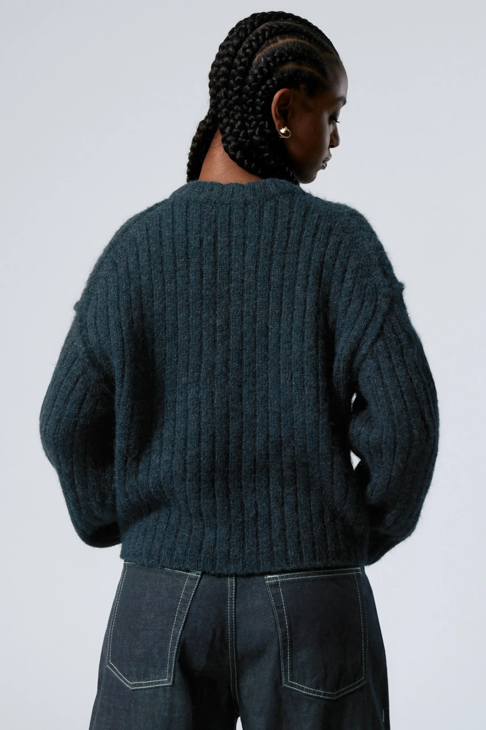 ledig_stickad_cardigan_2-1.webp Weekday Stickat<LEDIG STICKAD CARDIGAN