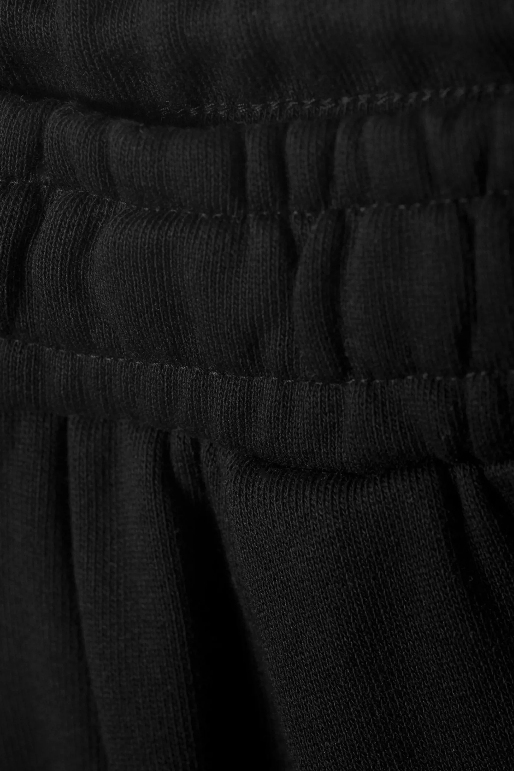 lediga_vida_kraftiga_sweatpants_4.webp Weekday Basplagg | Byxor<LEDIGA VIDA KRAFTIGA SWEATPANTS