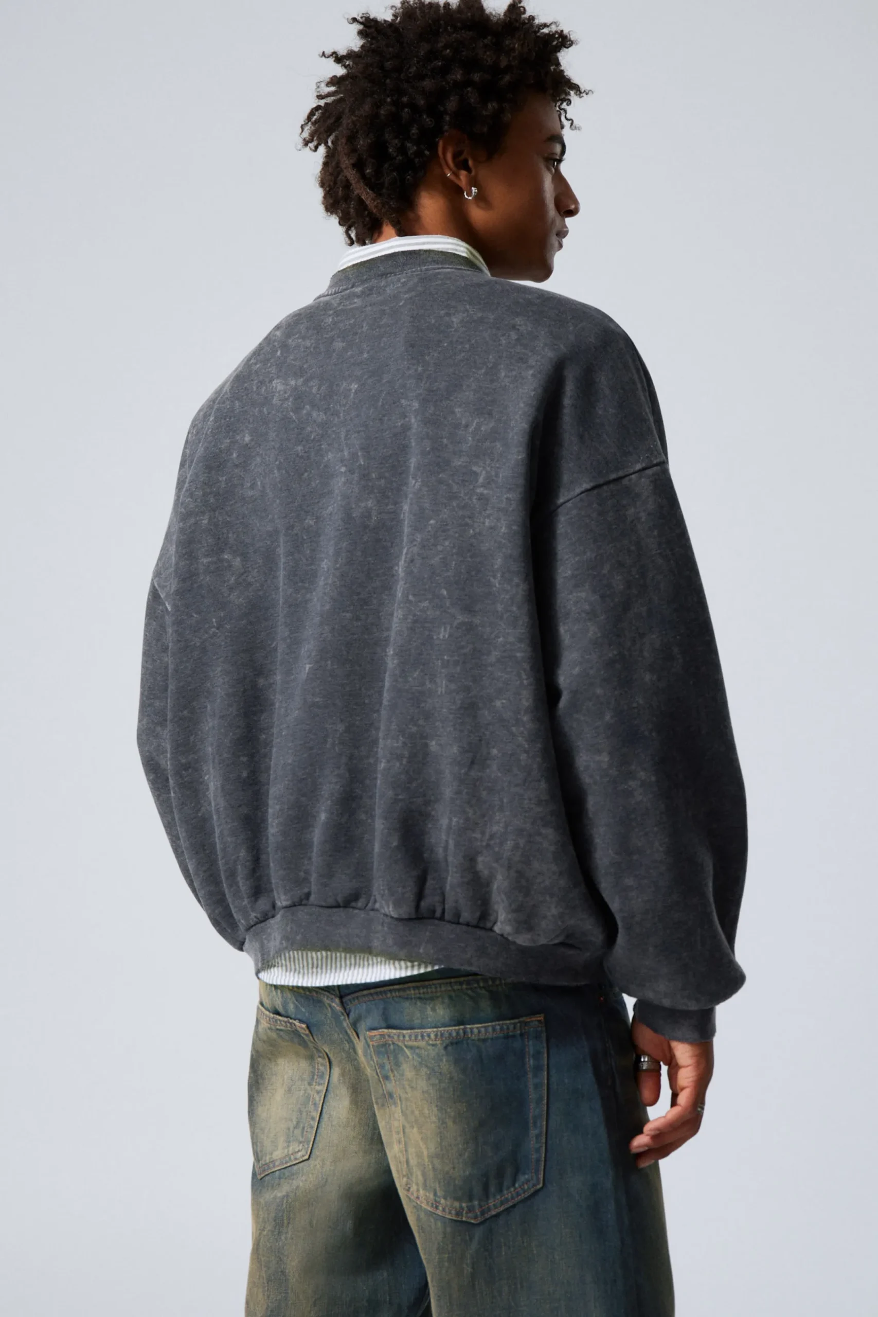 lngrmad_oversized_slouchy_sweatshirt_3.webp Weekday Sweatshirts<LÅNGÄRMAD OVERSIZED SLOUCHY SWEATSHIRT