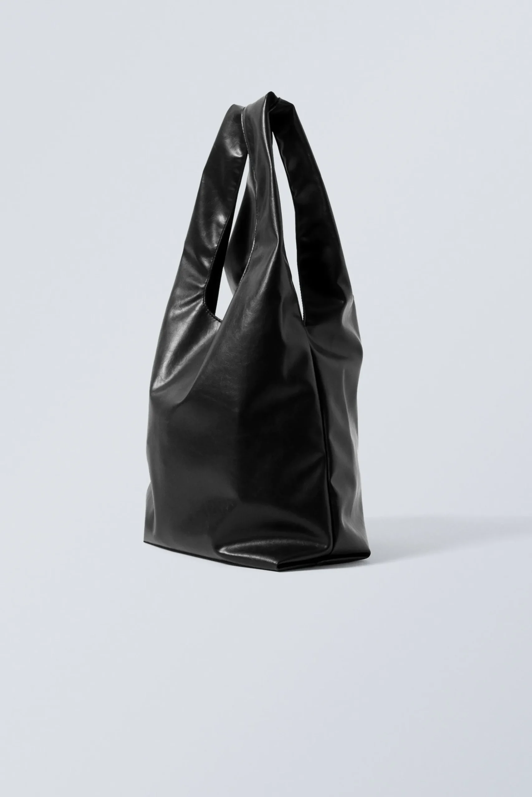 mini_totevska_i_konstlder_2.webp Weekday Väskor<MINI TOTE-VÄSKA I KONSTLÄDER