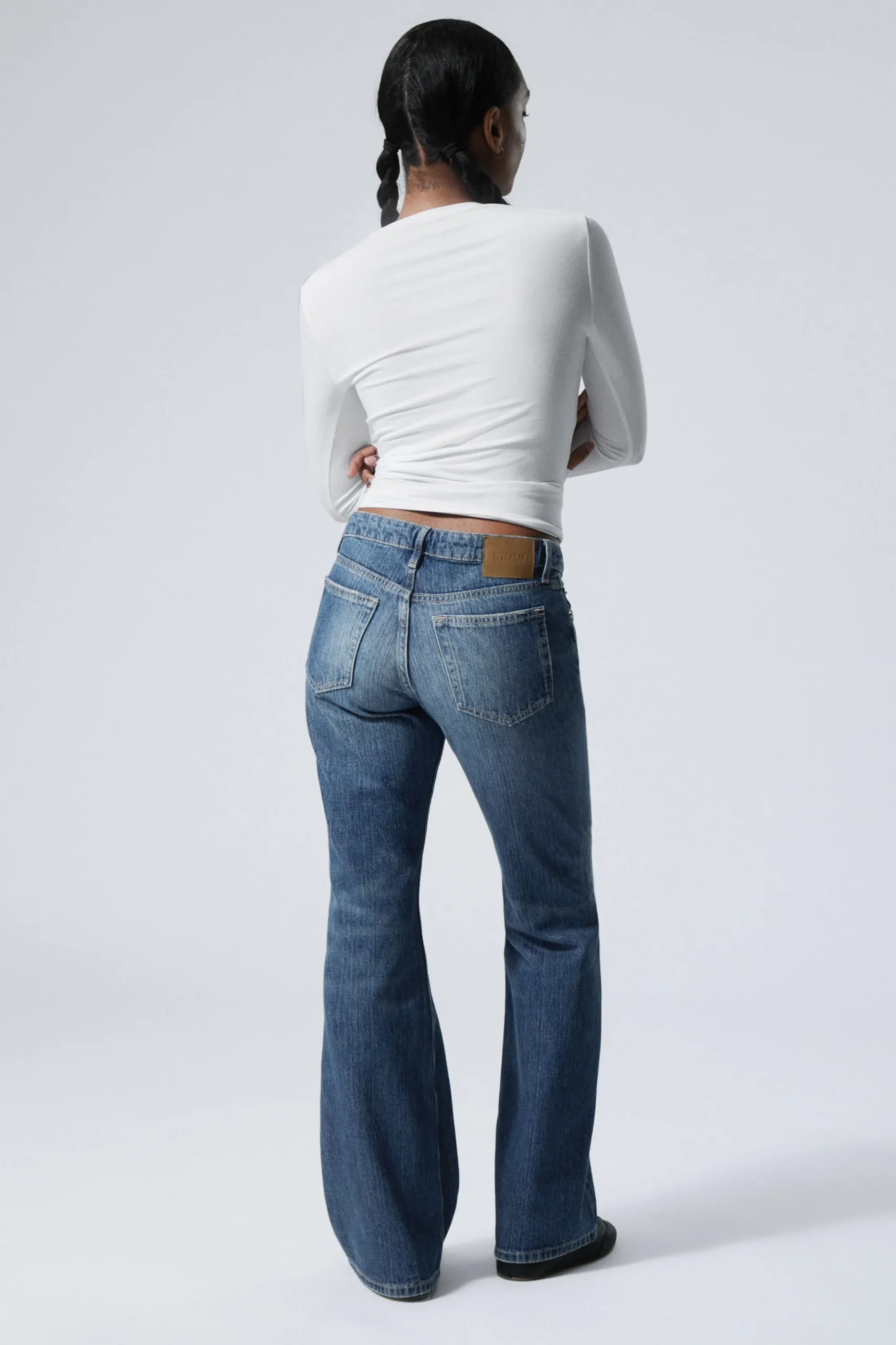 nova_low_waist_slim_bootcut_leg_jeans_2.webp Weekday Jeans<NOVA LOW WAIST SLIM BOOTCUT LEG JEANS