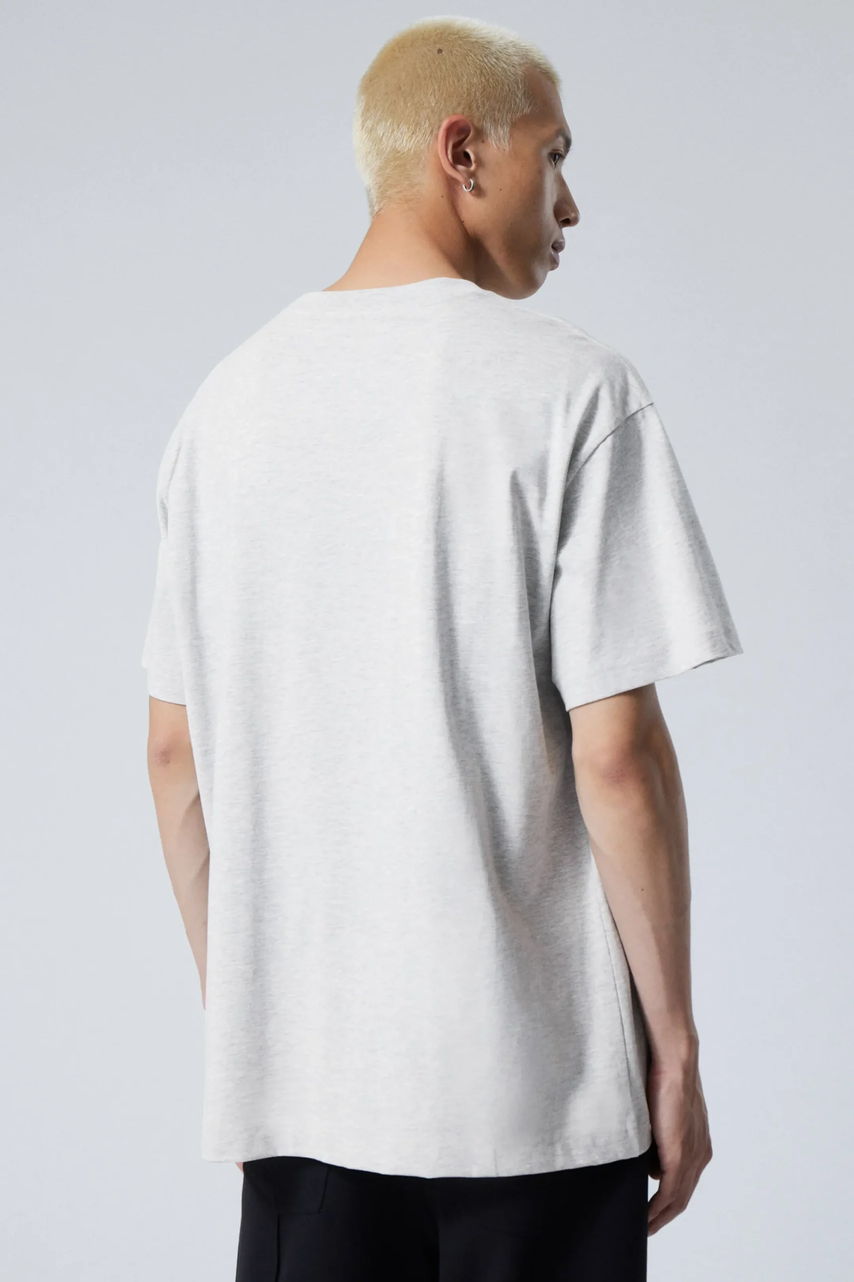 oversized_heavyweight_tshirt_3-4.webp Weekday Basplagg | T-Shirtar & Toppar<OVERSIZED HEAVYWEIGHT T-SHIRT