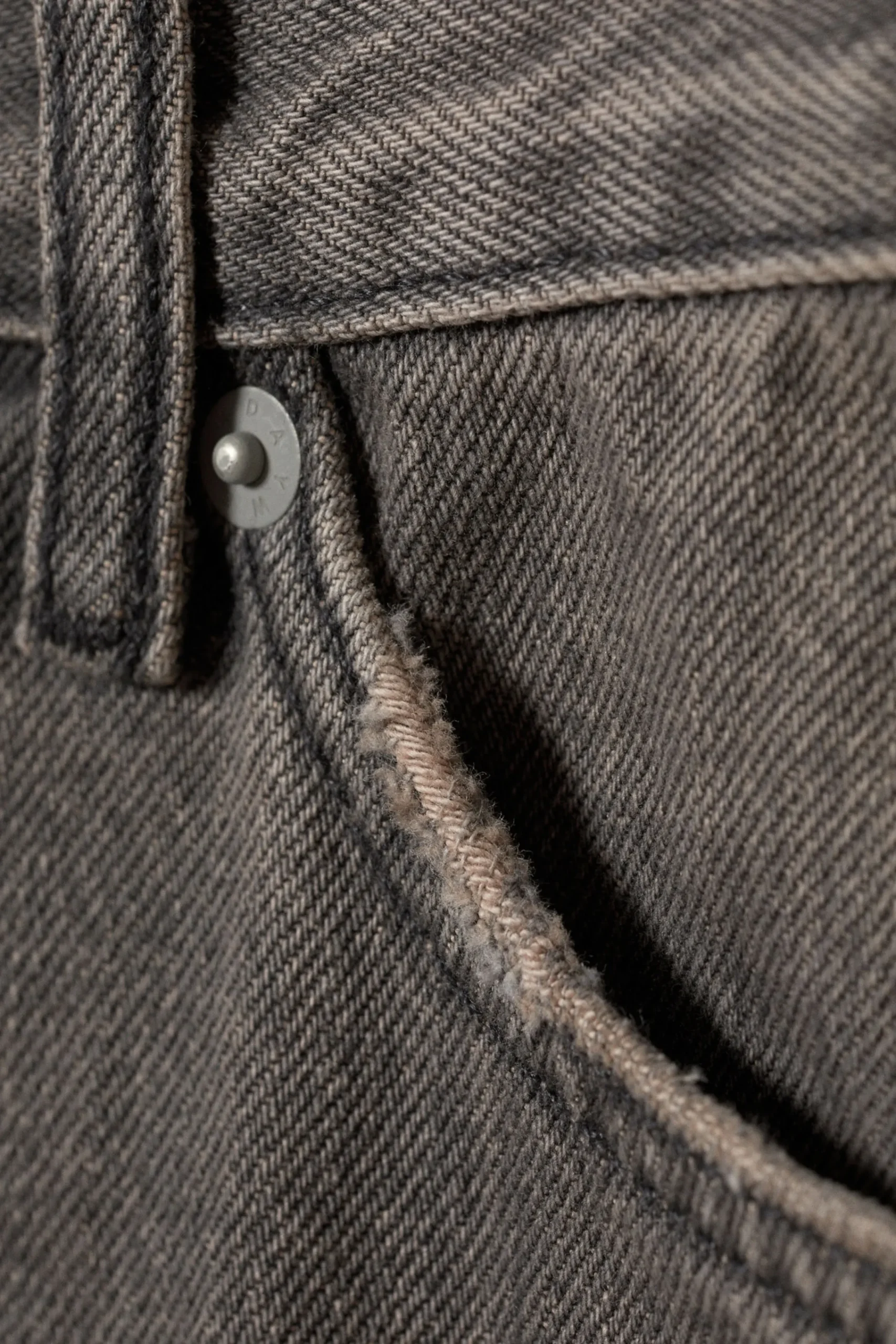 rail_mid_waist_loose_wide_leg_jeans_5-1.webp Weekday Jeans<RAIL MID WAIST LOOSE WIDE LEG JEANS
