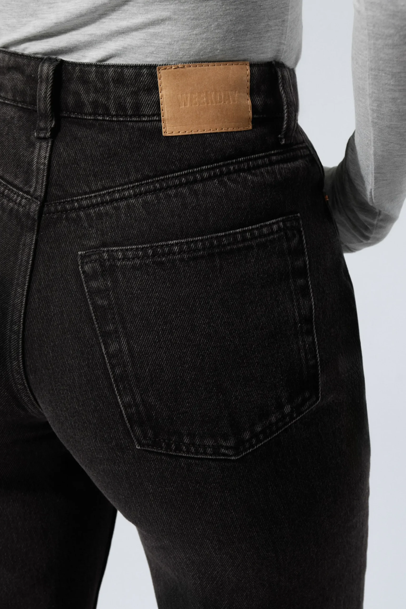 resolute_curve_high_waist_regular_straight_jeans_3-1.webp Weekday Jeans<RESOLUTE CURVE HIGH WAIST REGULAR STRAIGHT JEANS