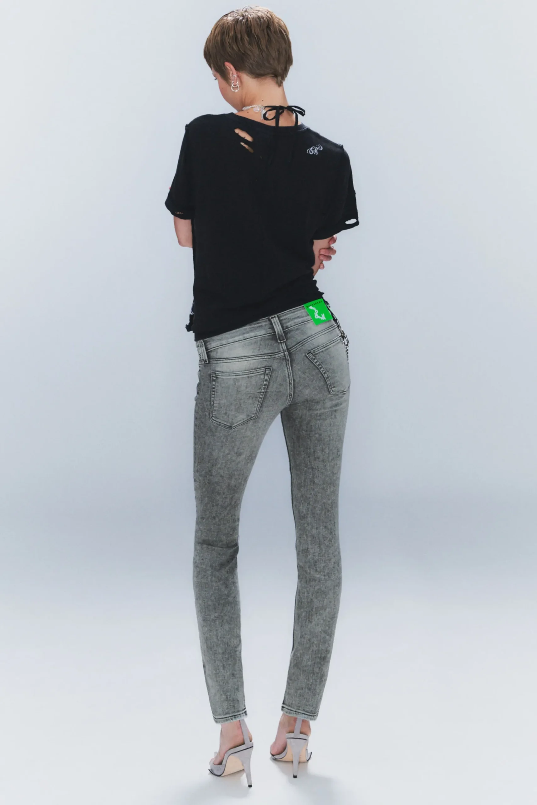sleezie_low_waist_skinny_jeans_3.webp Weekday Jeans<SLEEZIE LOW WAIST SKINNY JEANS