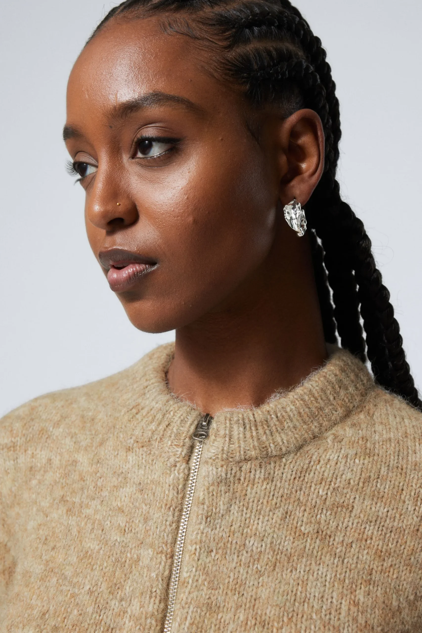 Weekday Stickat<SMAL STICKAD CARDIGAN MED DRAGKEDJA