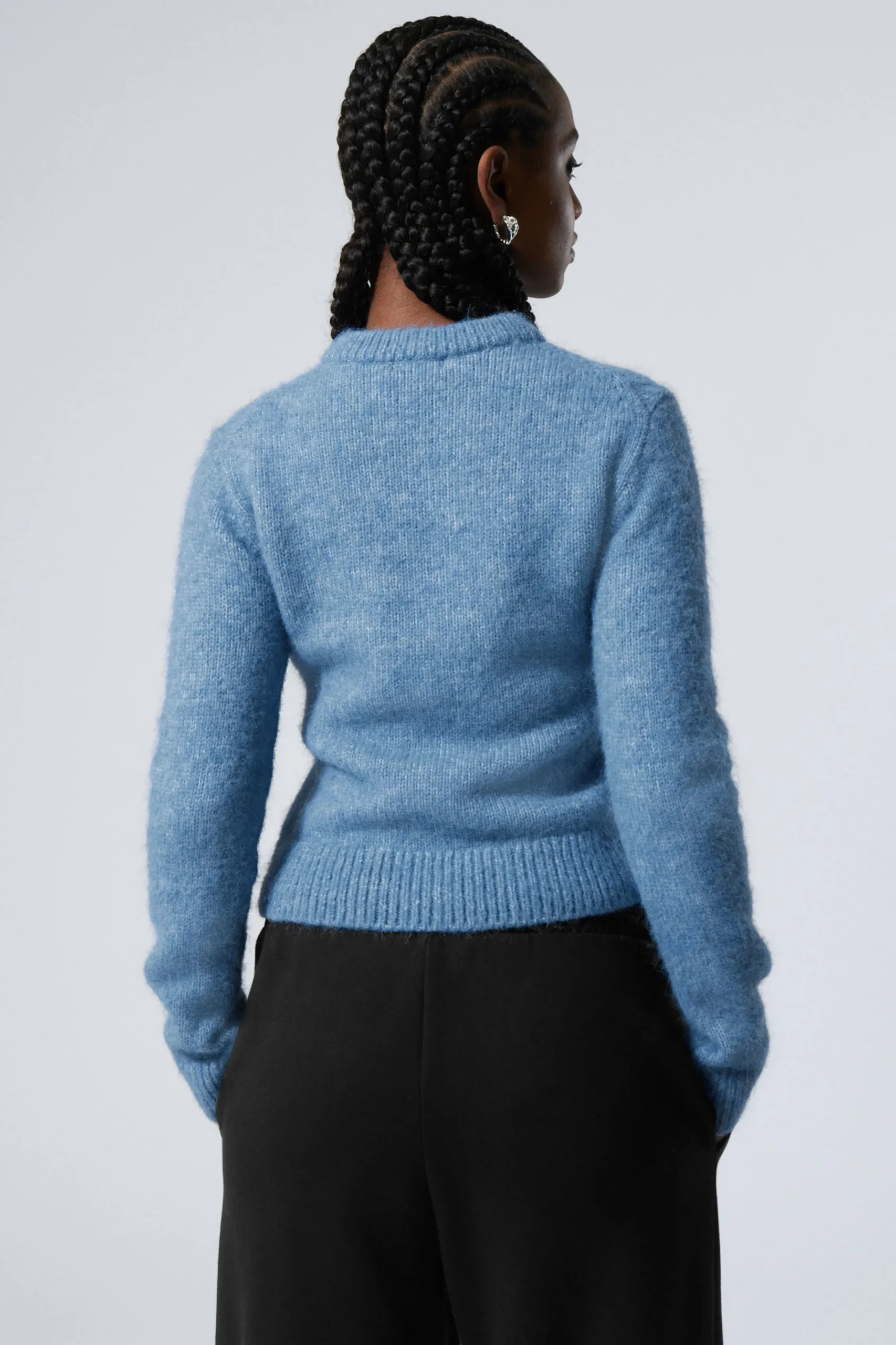 smal_stickad_cardigan_med_dragkedja_3-6.webp Weekday Stickat<SMAL STICKAD CARDIGAN MED DRAGKEDJA