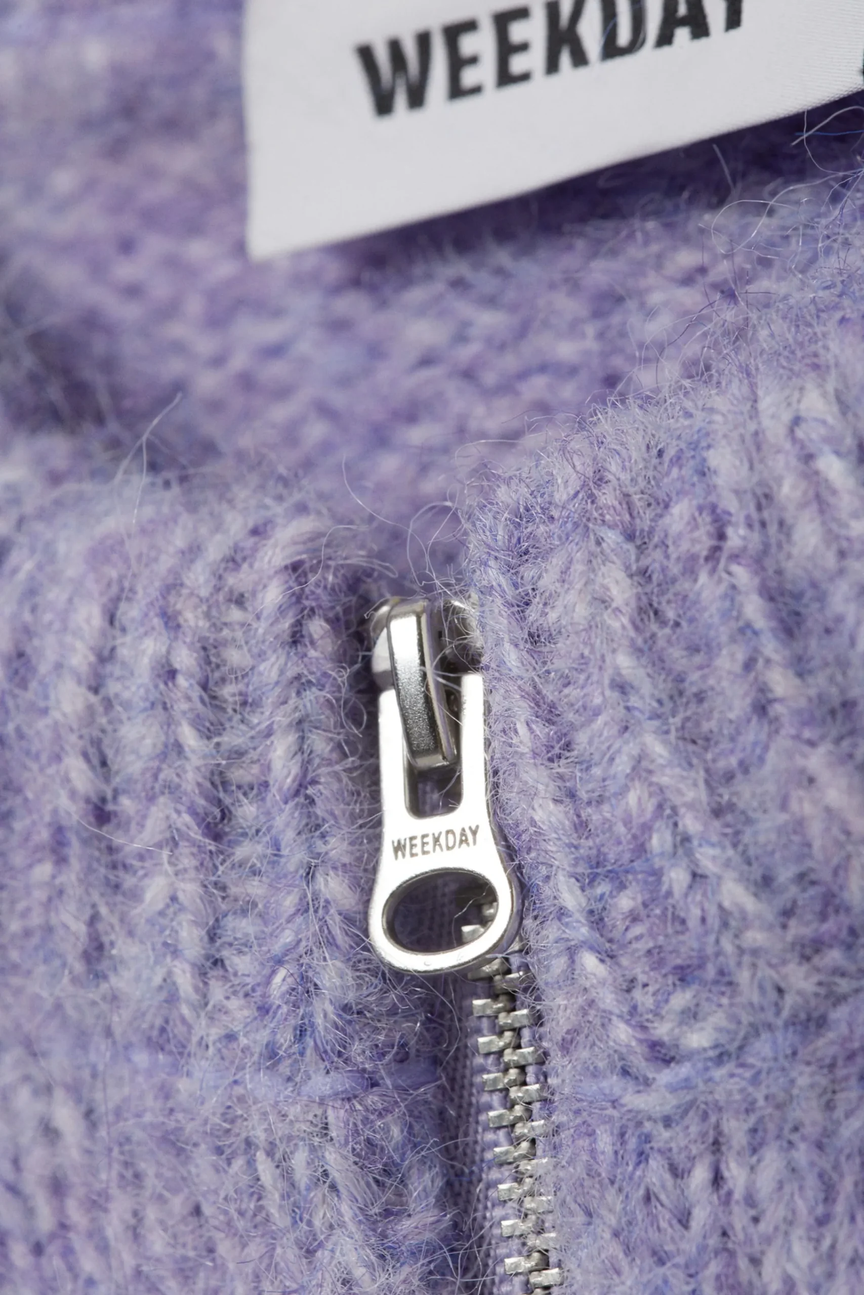 smal_stickad_cardigan_med_dragkedja_4-5.webp Weekday Stickat<SMAL STICKAD CARDIGAN MED DRAGKEDJA