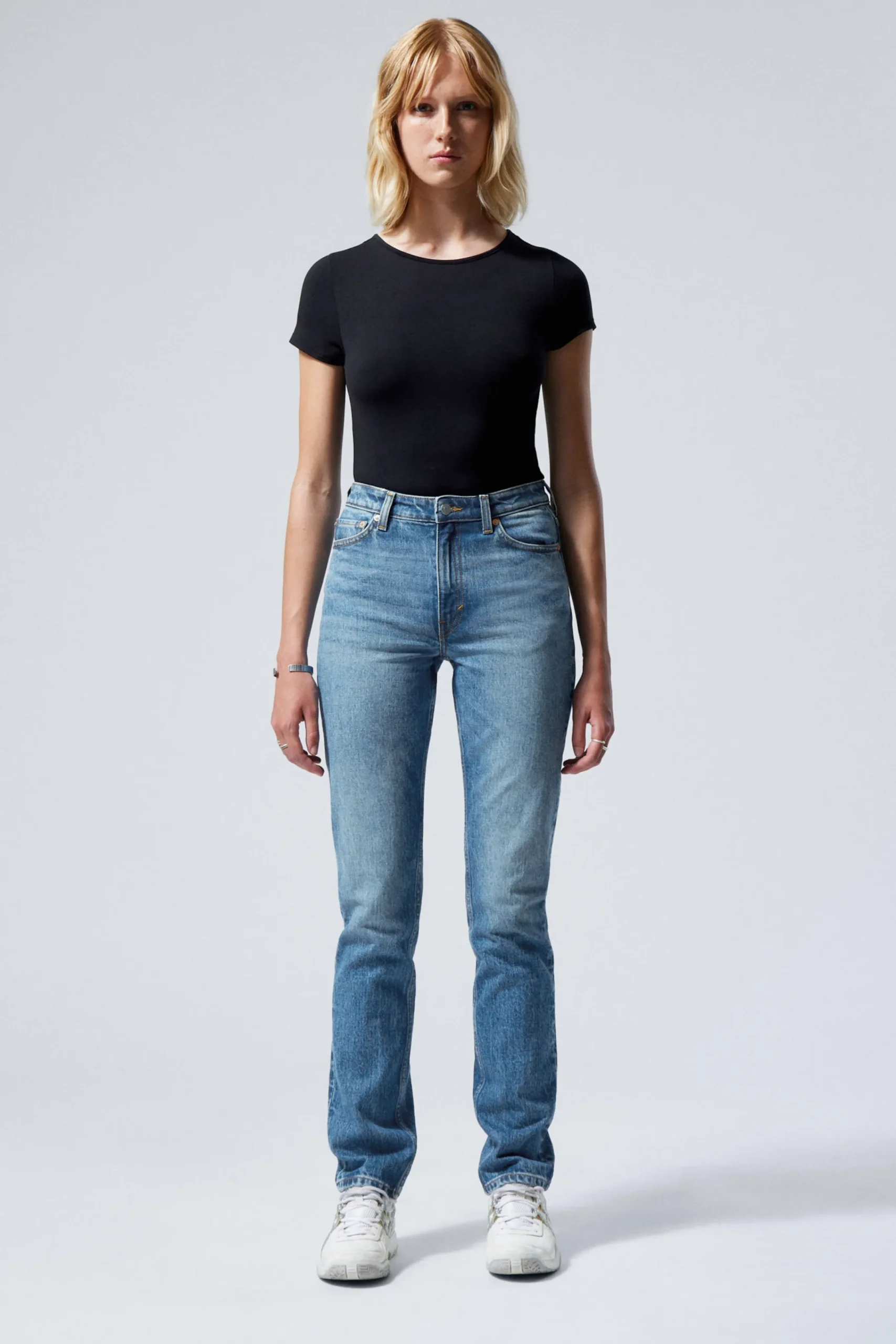smooth_high_waist_slim_leg_jeans_2.webp Weekday Jeans<SMOOTH HIGH WAIST SLIM LEG JEANS