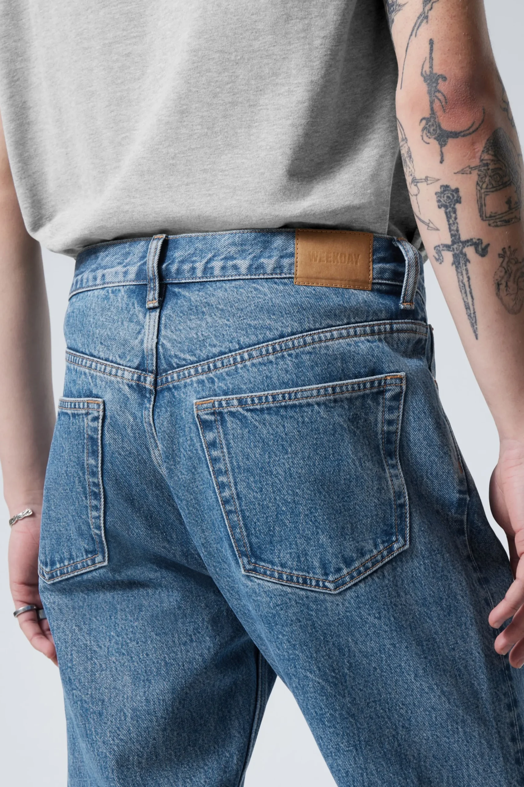 space_relaxed_straight_leg_jeans_4-3.webp Weekday Jeans<SPACE RELAXED STRAIGHT LEG JEANS